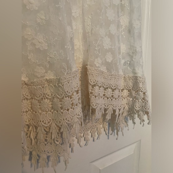 Haute Monde Lace Sleeveless Top - Picture 4 of 4